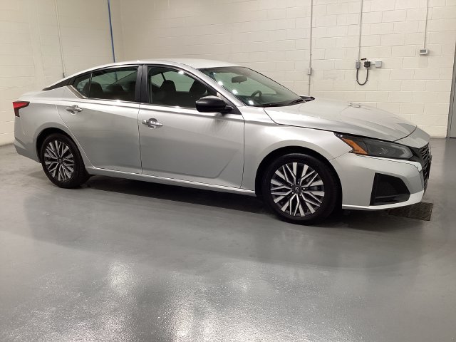 Used 2024 Nissan Altima 2.5 SV FWD image 8