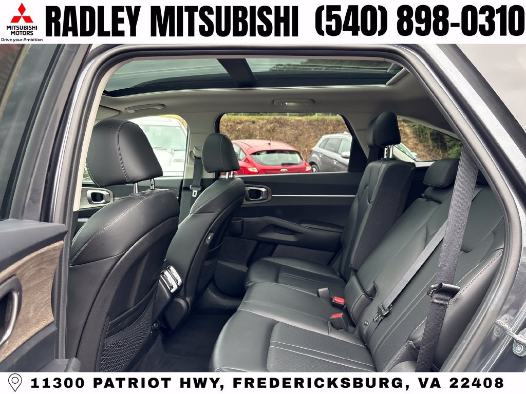 Used 2023 Kia Sorento S w/ Panoramic Sunroof Package AWD/4WD image 12