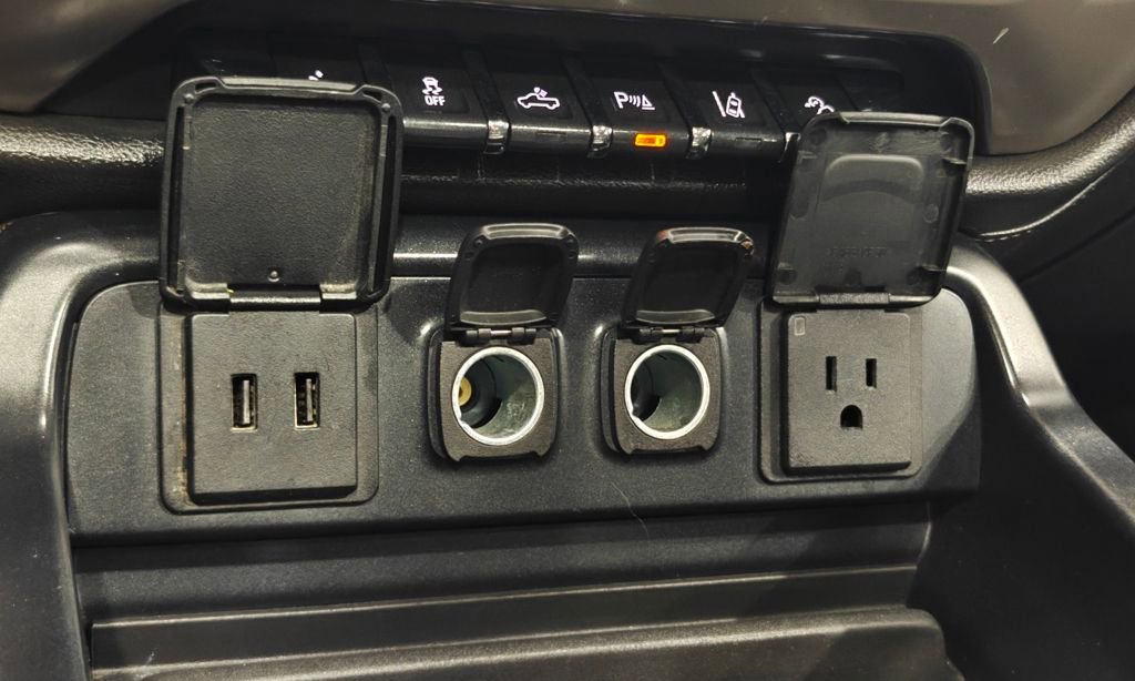 Used 2017 GMC Sierra 2500 Denali w/ Suspension Package, Off-Road image 47