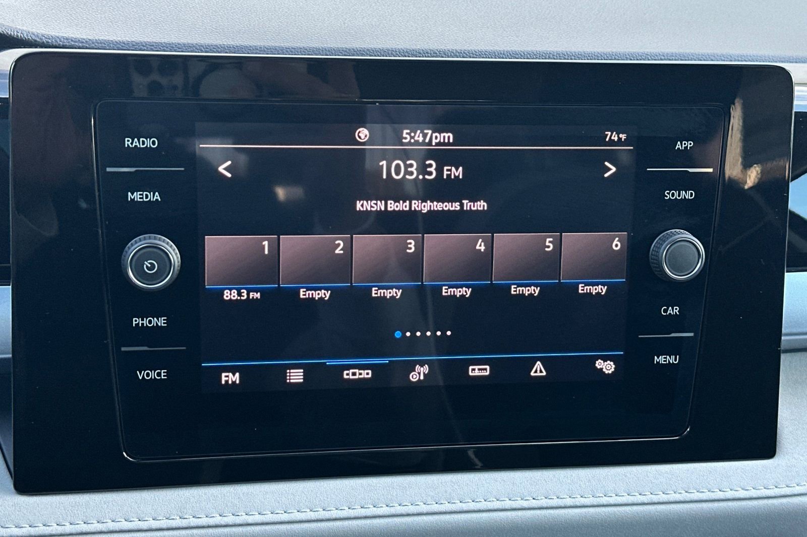 New 2026 Volkswagen Taos SE FWD image 16