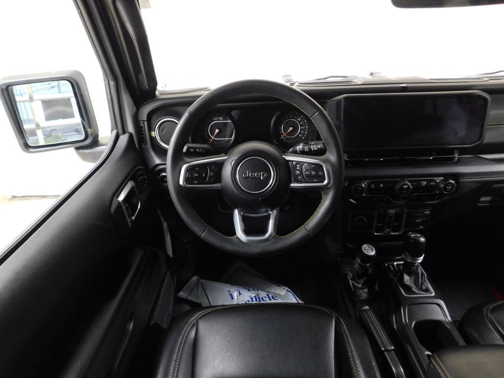 Used 2024 Jeep Wrangler Unlimited Sahara w/ Technology Group AWD/4WD image 33