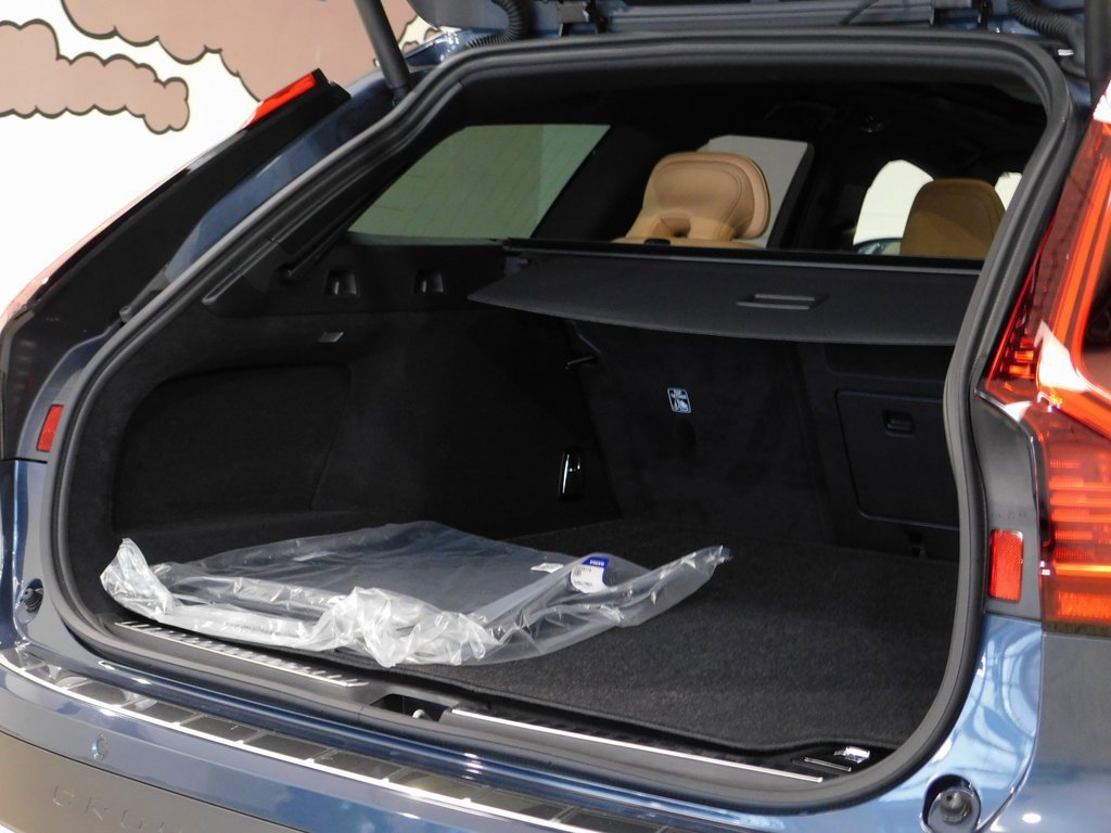 Used 2026 Volvo V90 B6 Cross Country Ultra image 79