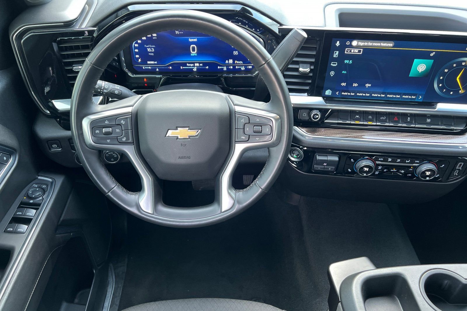 Used 2025 Chevrolet Silverado 1500 LT AWD/4WD image 15