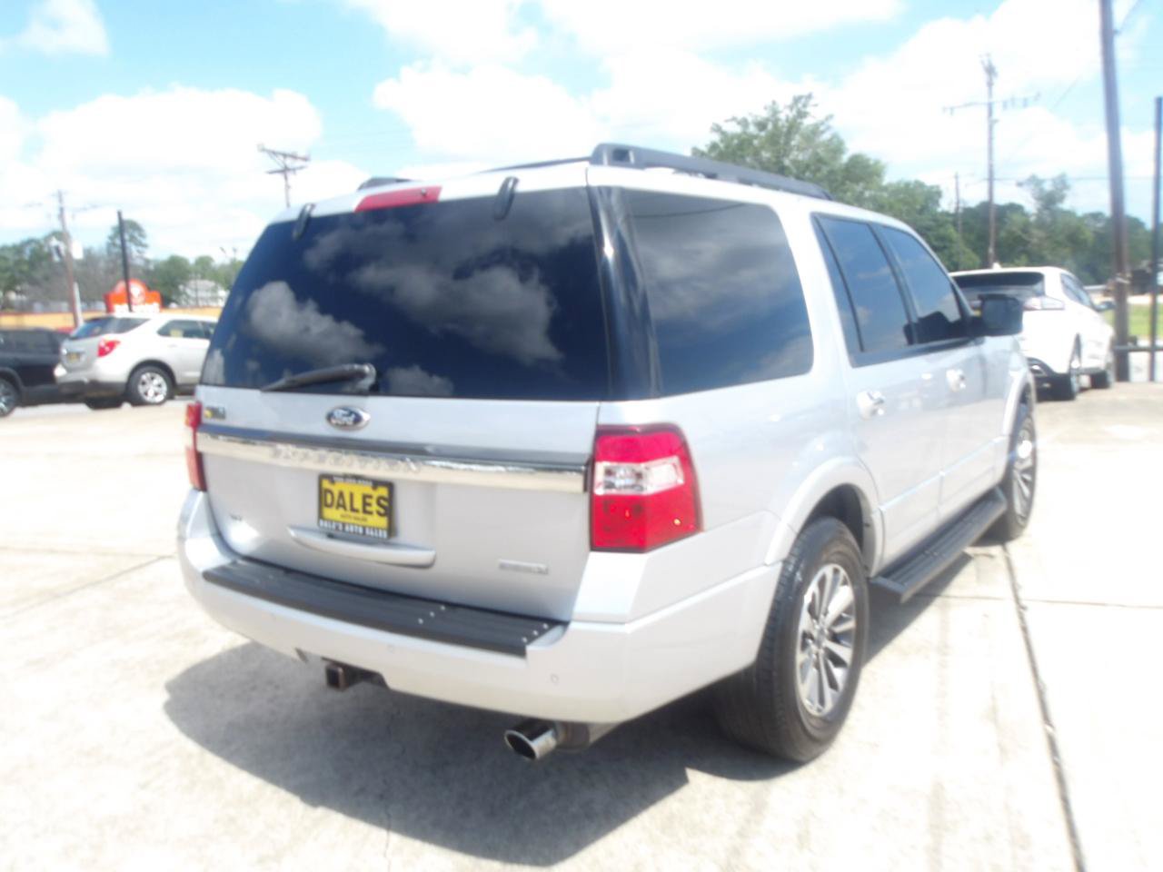 Used 2015 Ford Expedition XLT w/ Equipment Group 201A RWD image 11