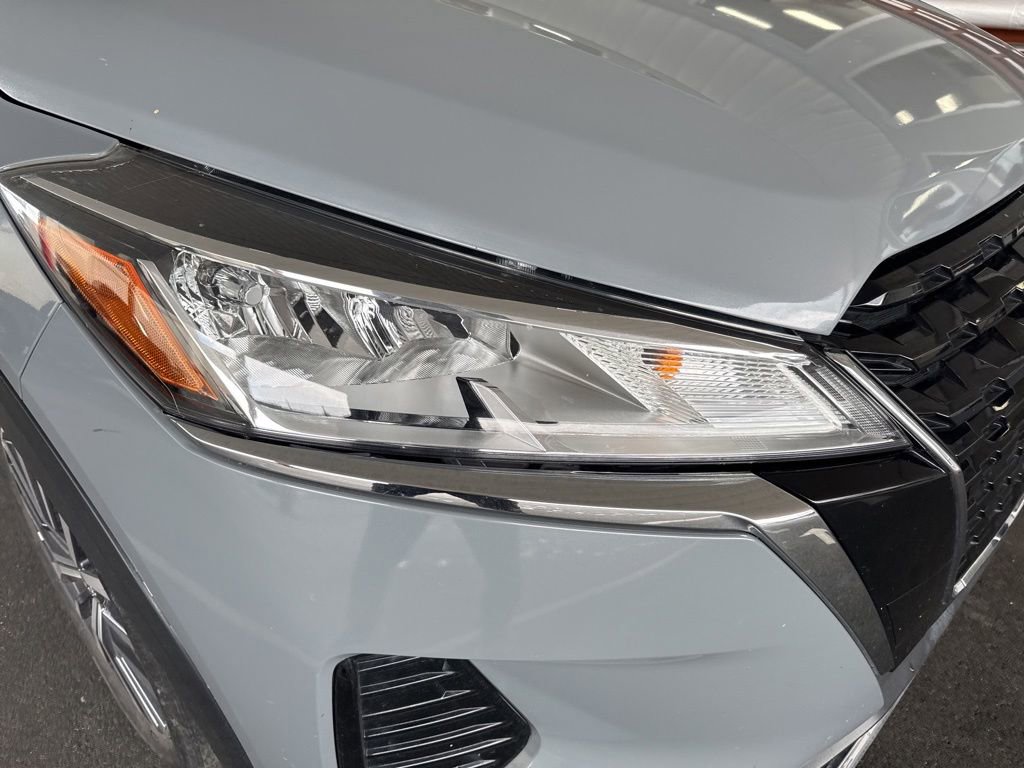 Used 2024 Nissan Kicks SV FWD image 9