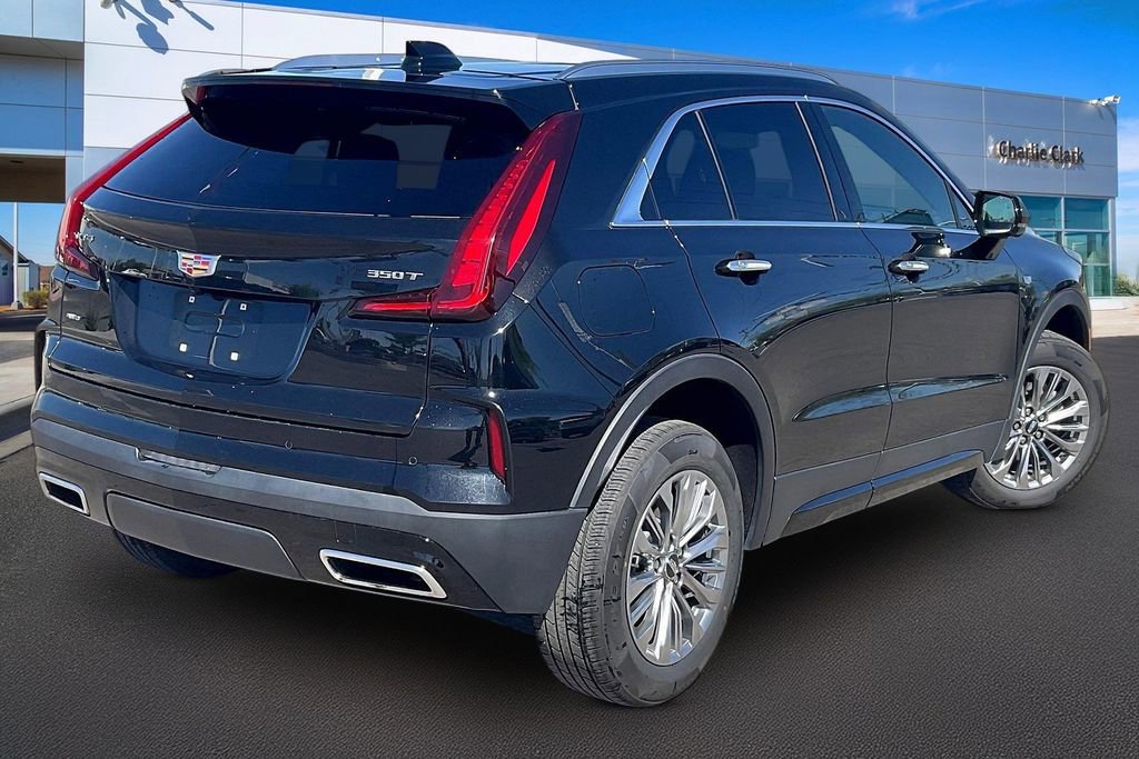 Used 2025 Cadillac XT4 Premium Luxury image 2