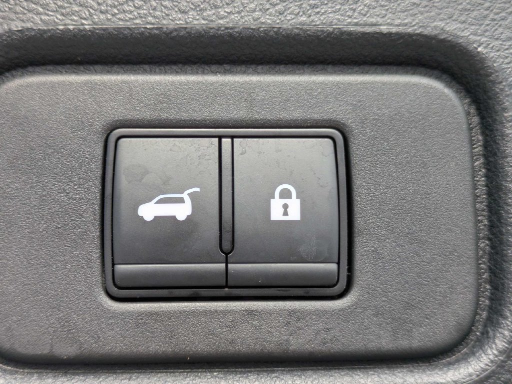 Used 2025 Nissan Pathfinder Platinum w/ Black Appearance Package FWD image 14
