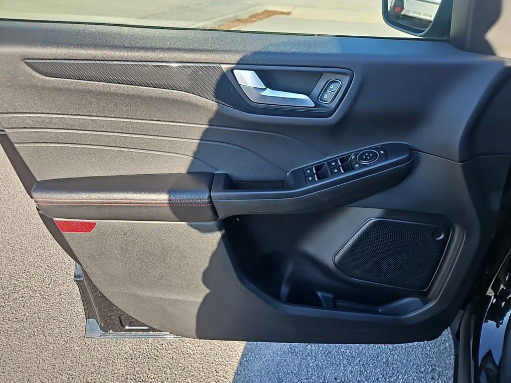 Used 2025 Ford Escape ST-Line image 15
