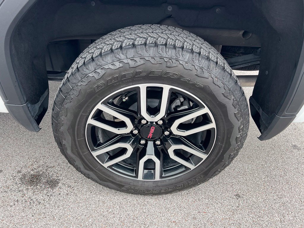 Used 2025 GMC Sierra 1500 AT4 w/ AT4 Premium Package AWD/4WD image 14