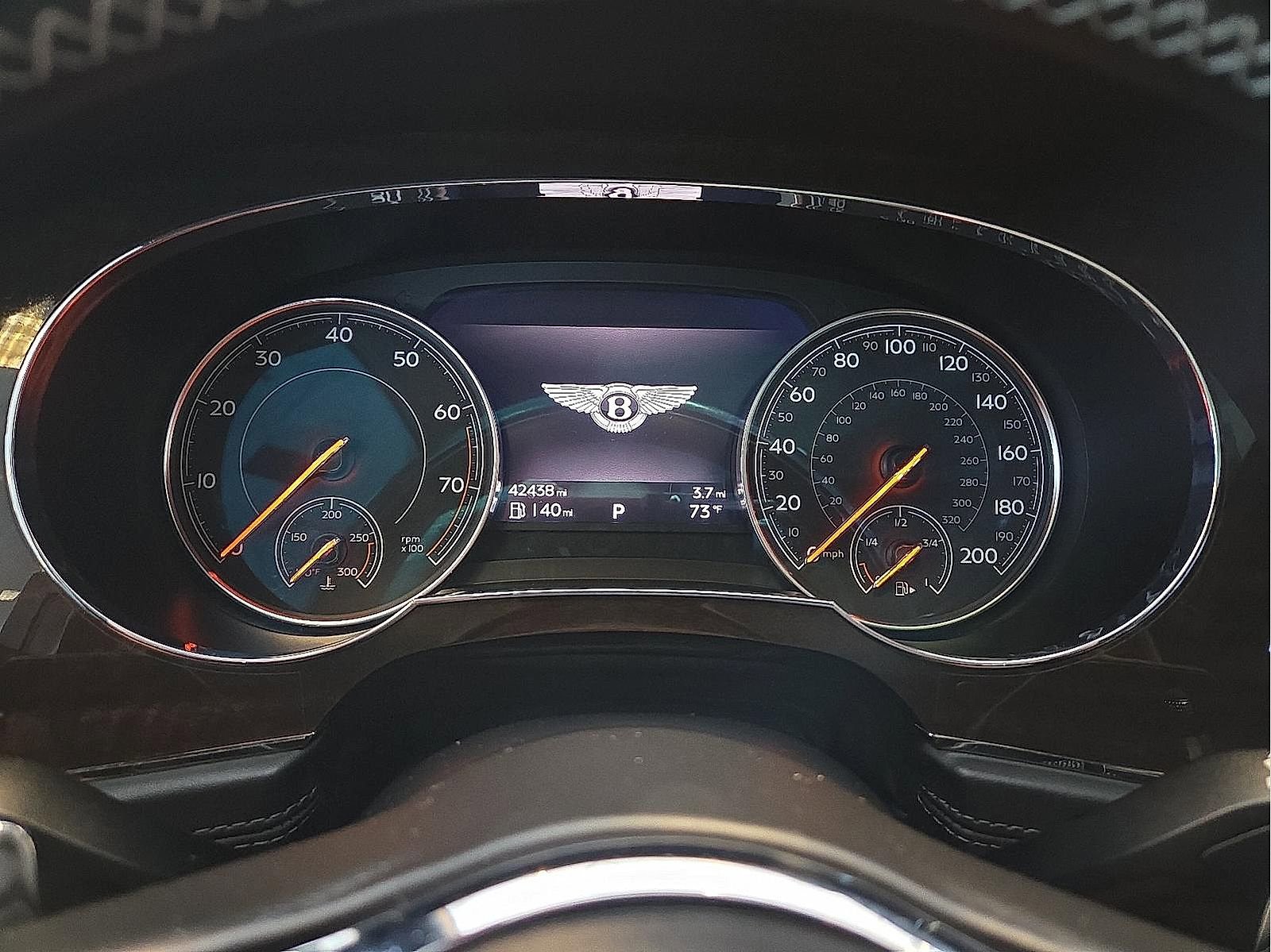 Used 2018 Bentley Bentayga image 23