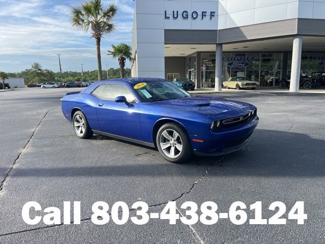 Used 2020 Dodge Challenger SXT RWD image 1