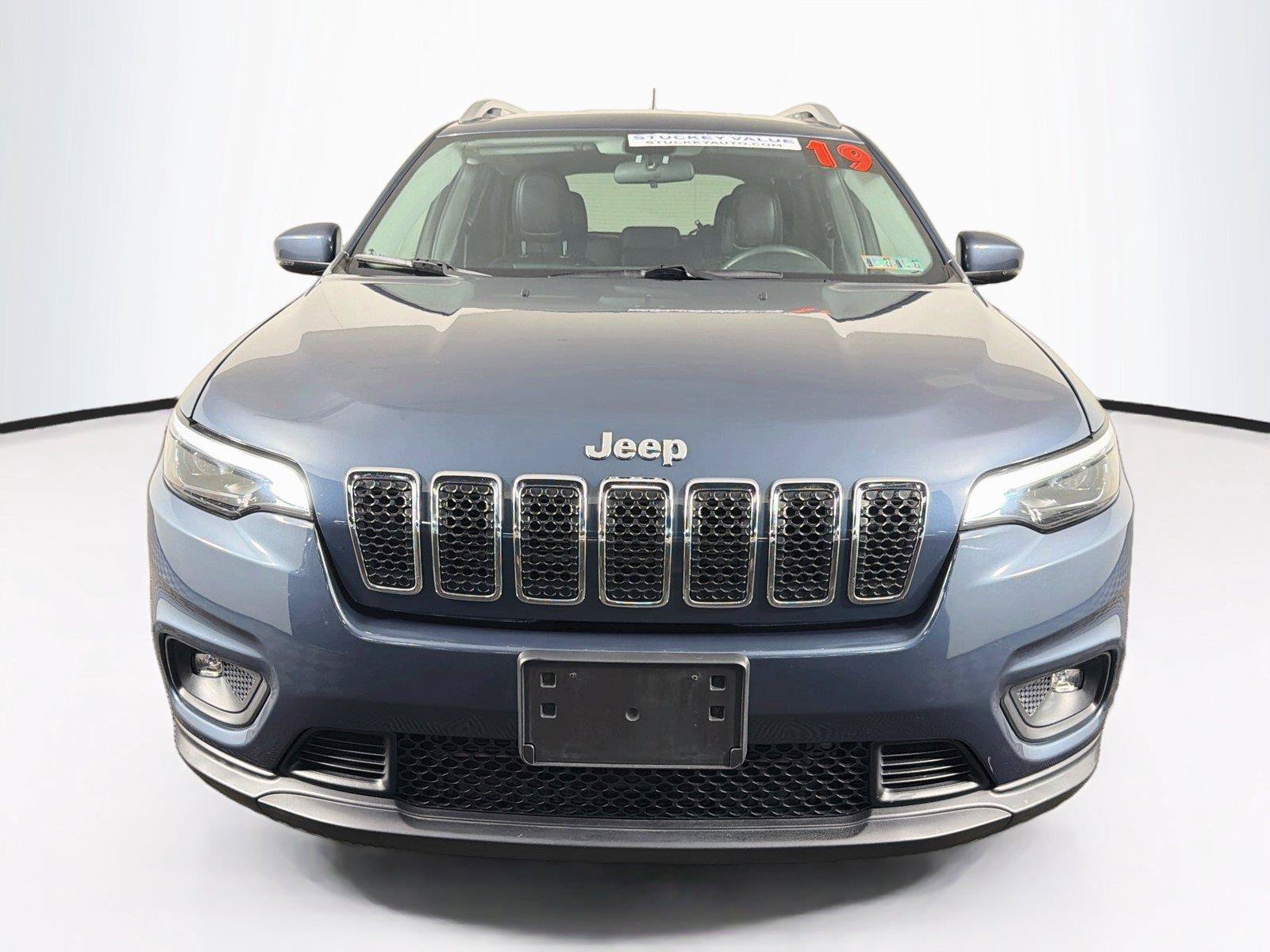 Used 2019 Jeep Cherokee Latitude Plus w/ Cold Weather Group AWD/4WD image 6
