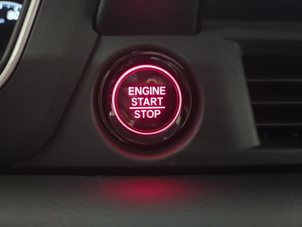 Used 2025 Honda Pilot Touring image 18