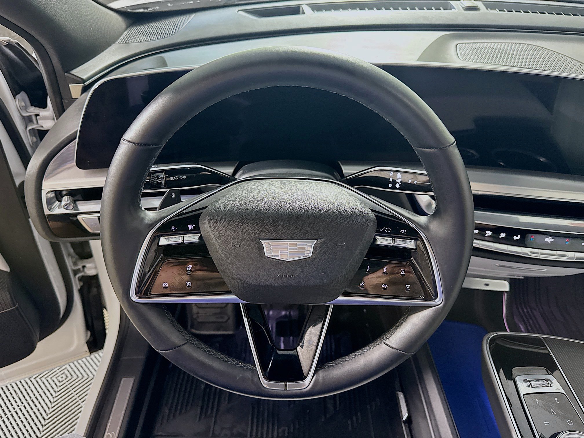 Used 2024 Cadillac Lyriq Luxury AWD/4WD image 15