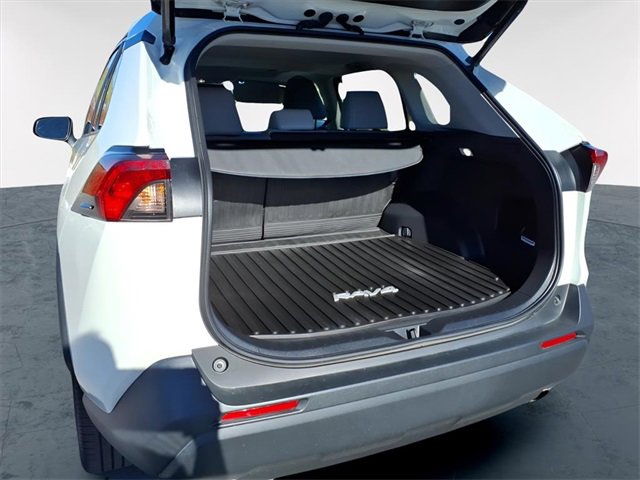 Used 2022 Toyota RAV4 XLE Premium image 26