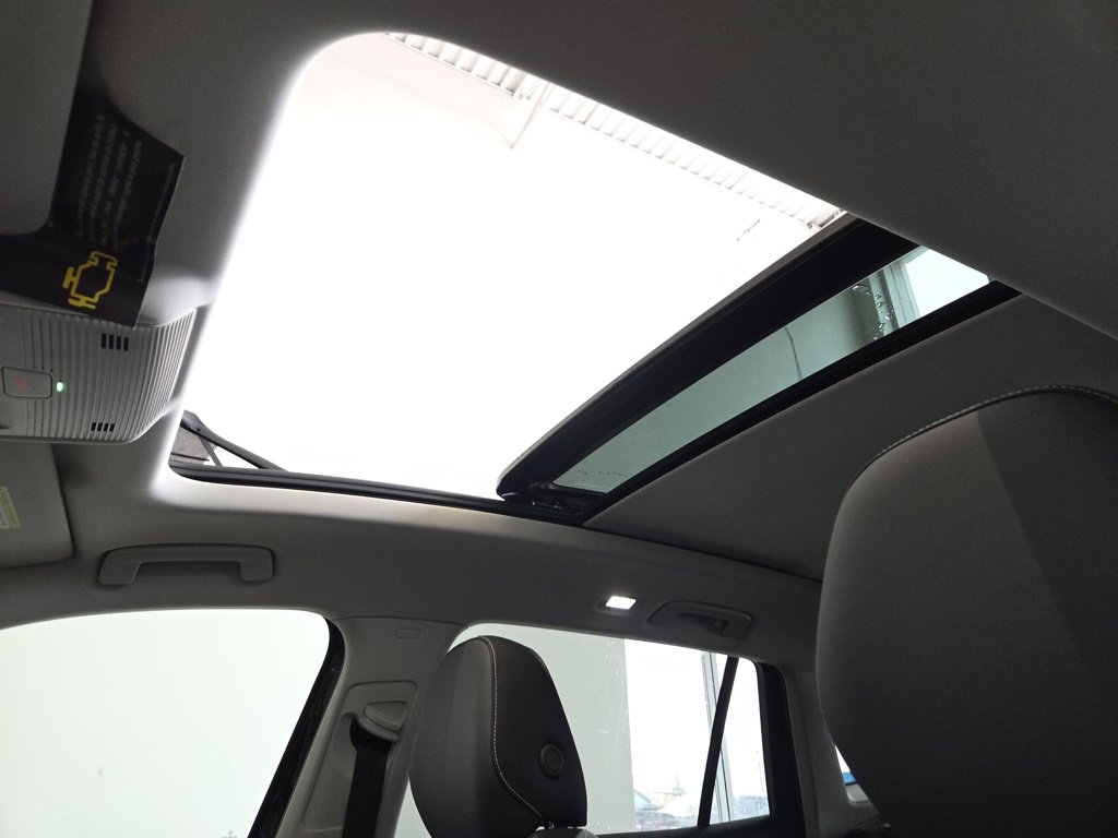 New 2026 Volkswagen Tiguan SE image 9