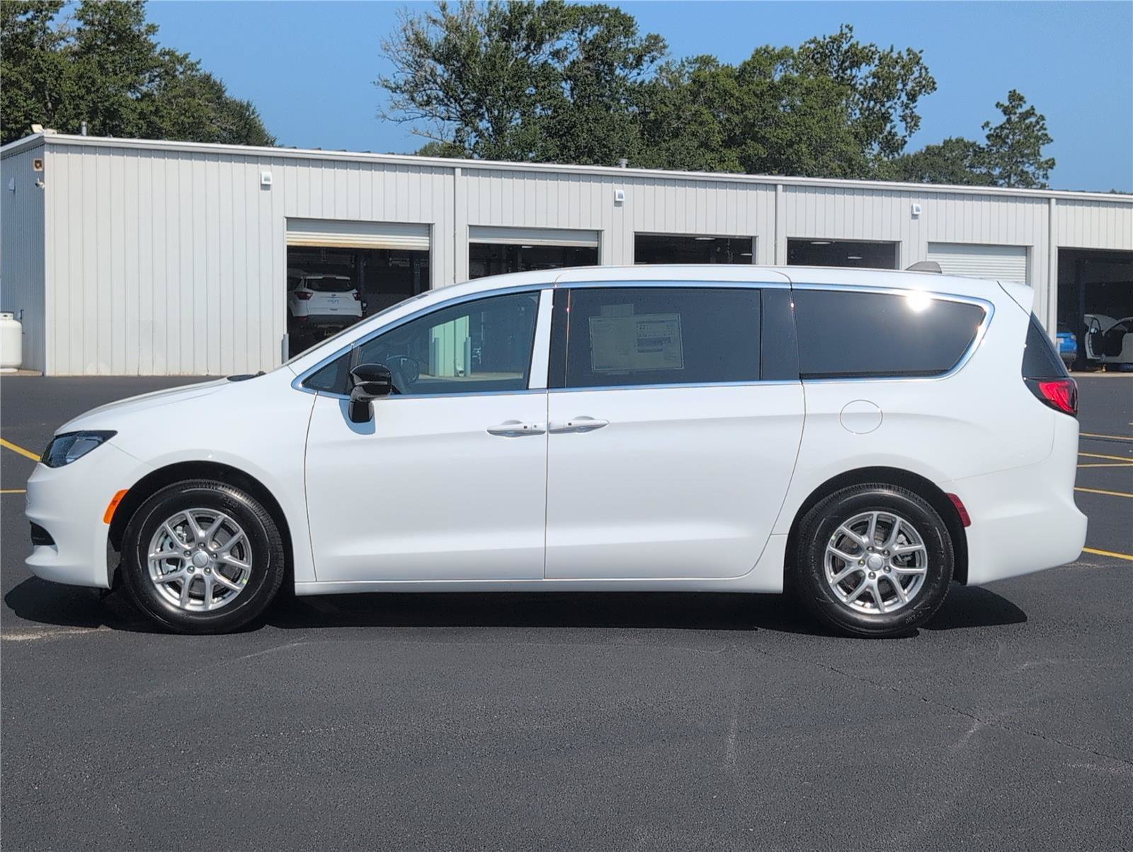 New 2027 Chrysler Pacifica LX FWD image 2