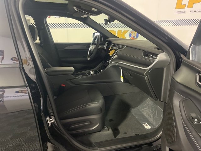 New 2025 Jeep Grand Cherokee Laredo X w/ Luxury Tech Group I image 30