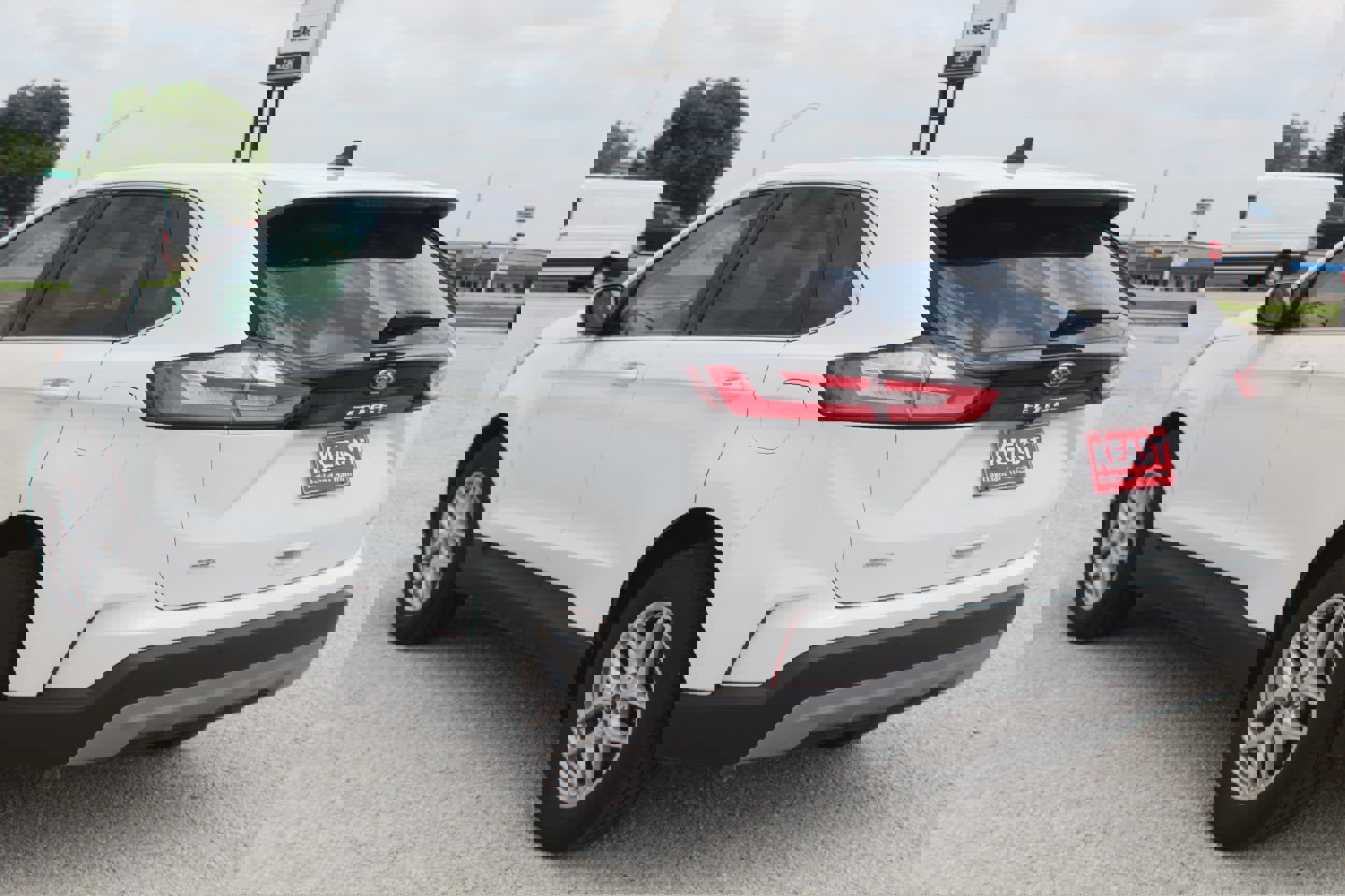 Used 2024 Ford Edge SEL image 7