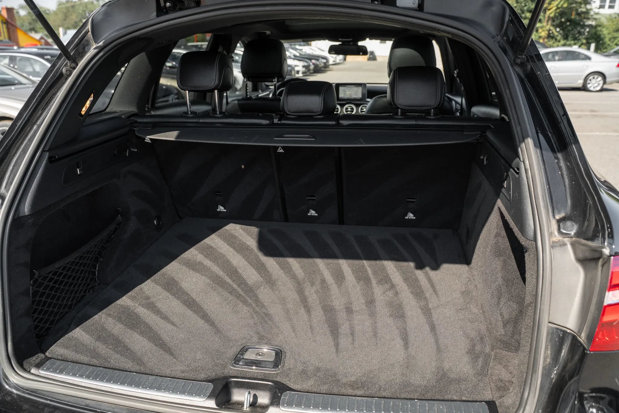 Used 2019 Mercedes-Benz GLC 300 4MATIC w/ Premium Package image 9