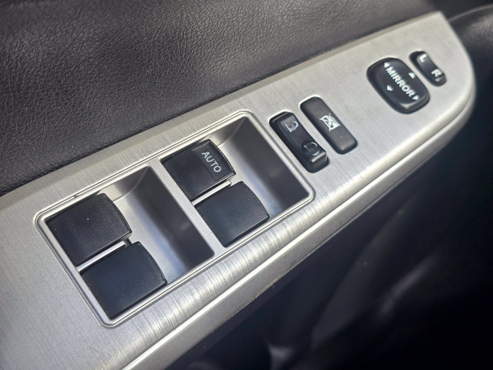 Used 2012 Toyota Camry SE FWD image 21