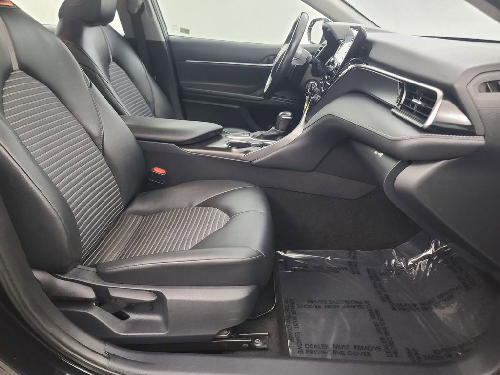 Used 2023 Toyota Camry SE image 16