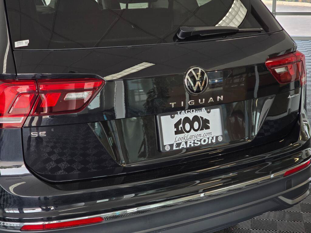 Used 2024 Volkswagen Tiguan SE w/ MDO Package, Two-Row AWD/4WD image 12