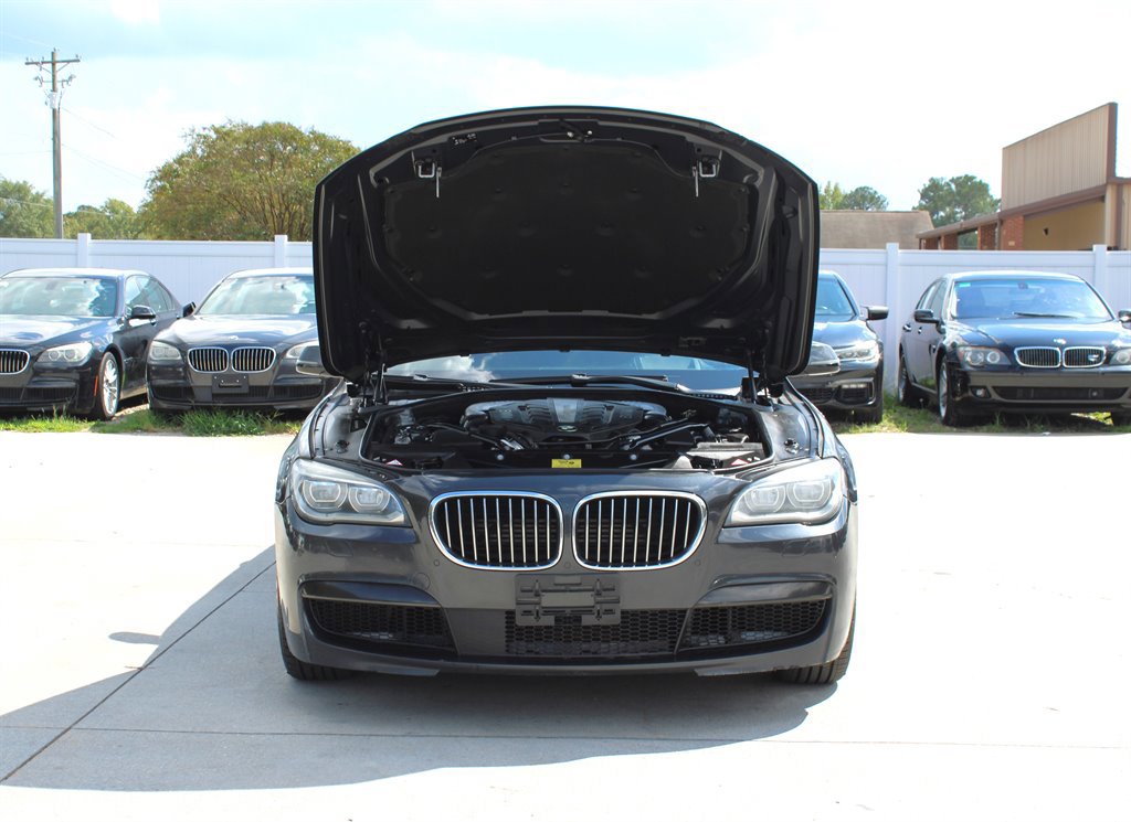 Used 2015 BMW 750Li xDrive image 37