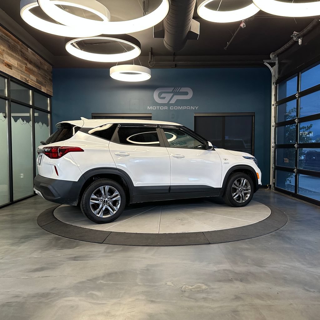Used 2023 Kia Seltos LX AWD/4WD image 3
