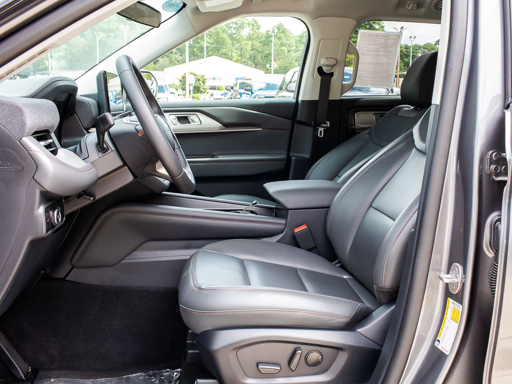 Used 2026 Ford Explorer Active w/ Active Comfort Package AWD/4WD image 19
