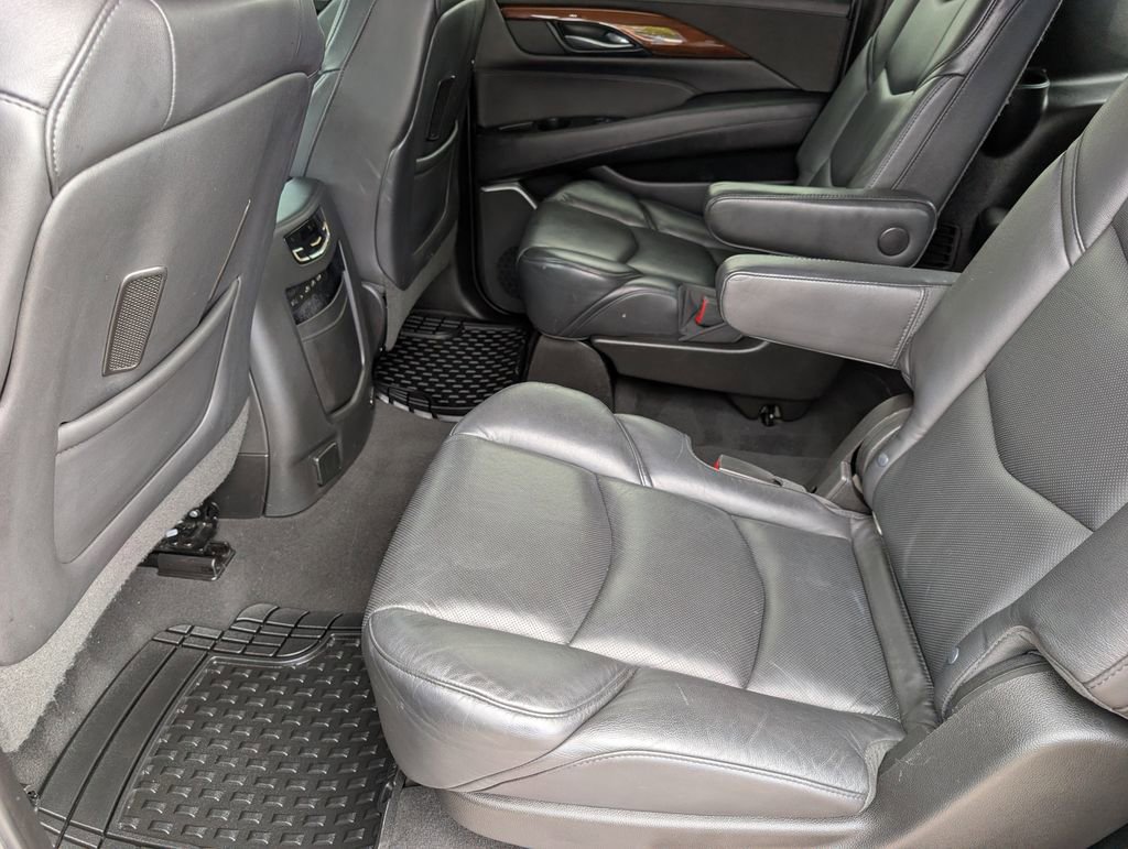 Used 2019 Cadillac Escalade ESV Premium Luxury AWD/4WD image 17