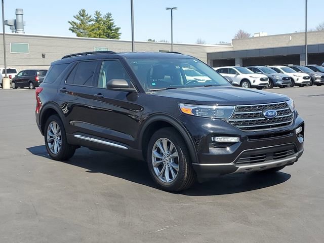 Certified 2023 Ford Explorer XLT w/ Equipment Group 202A AWD/4WD image 2