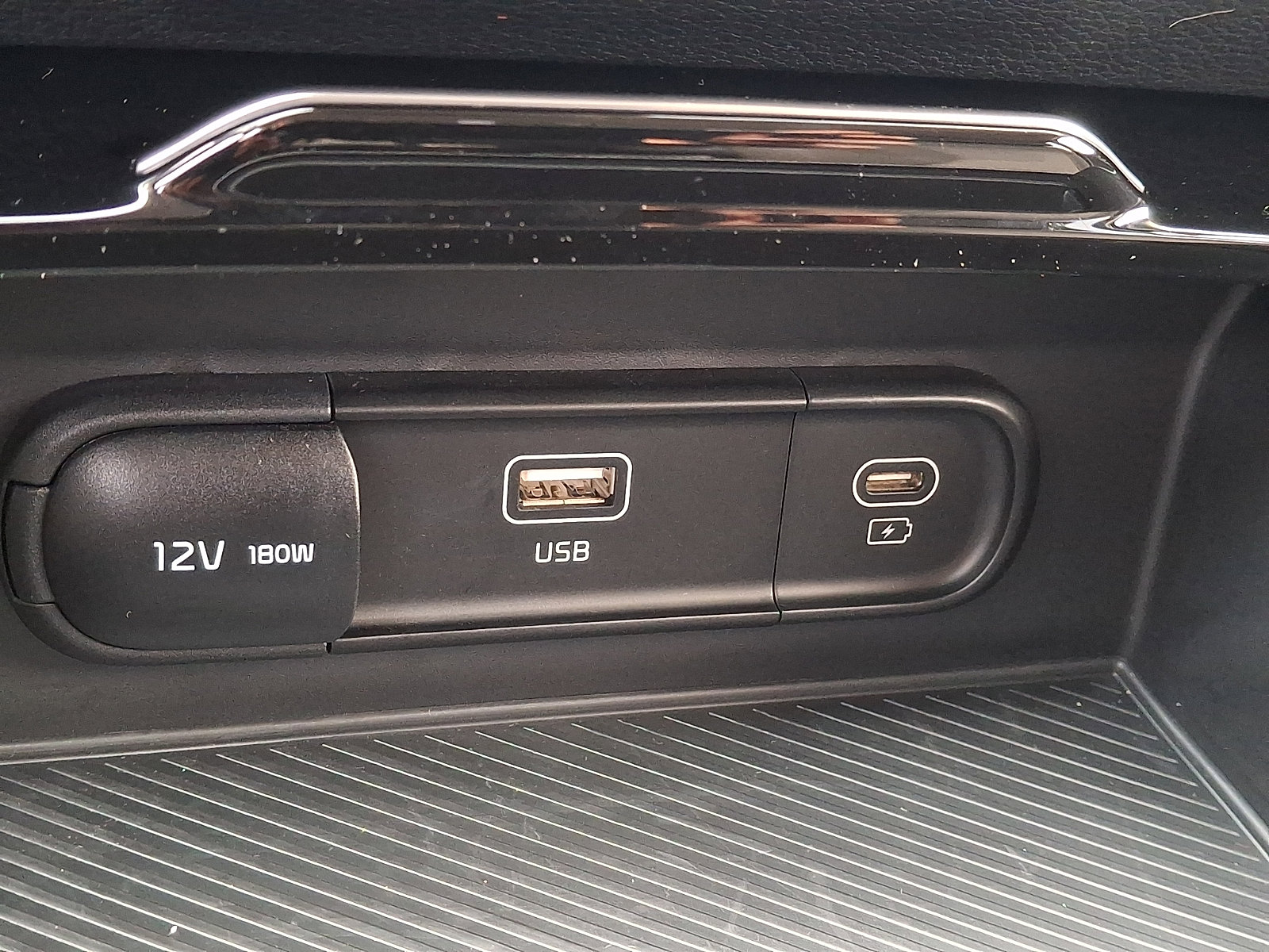 Used 2025 Kia Sportage LX image 25