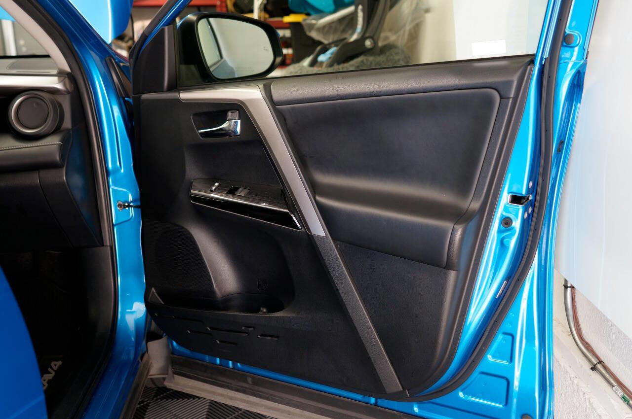 Used 2018 Toyota RAV4 Limited w/ Advanced Technology Package image 23