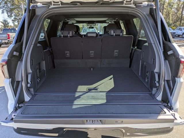 New 2026 Lincoln Navigator L Reserve w/ Jet Appearance Package image 13