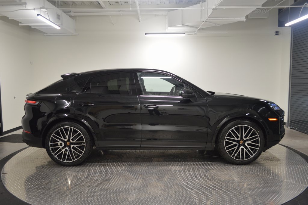 Certified 2025 Porsche Cayenne Coupe image 6