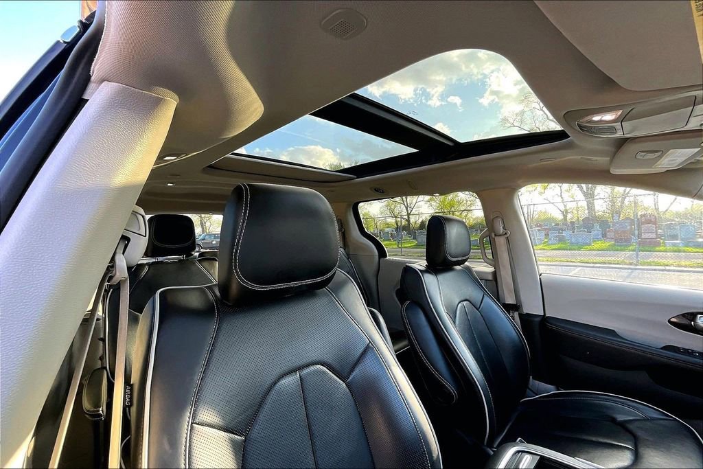 Used 2024 Chrysler Pacifica Limited image 21