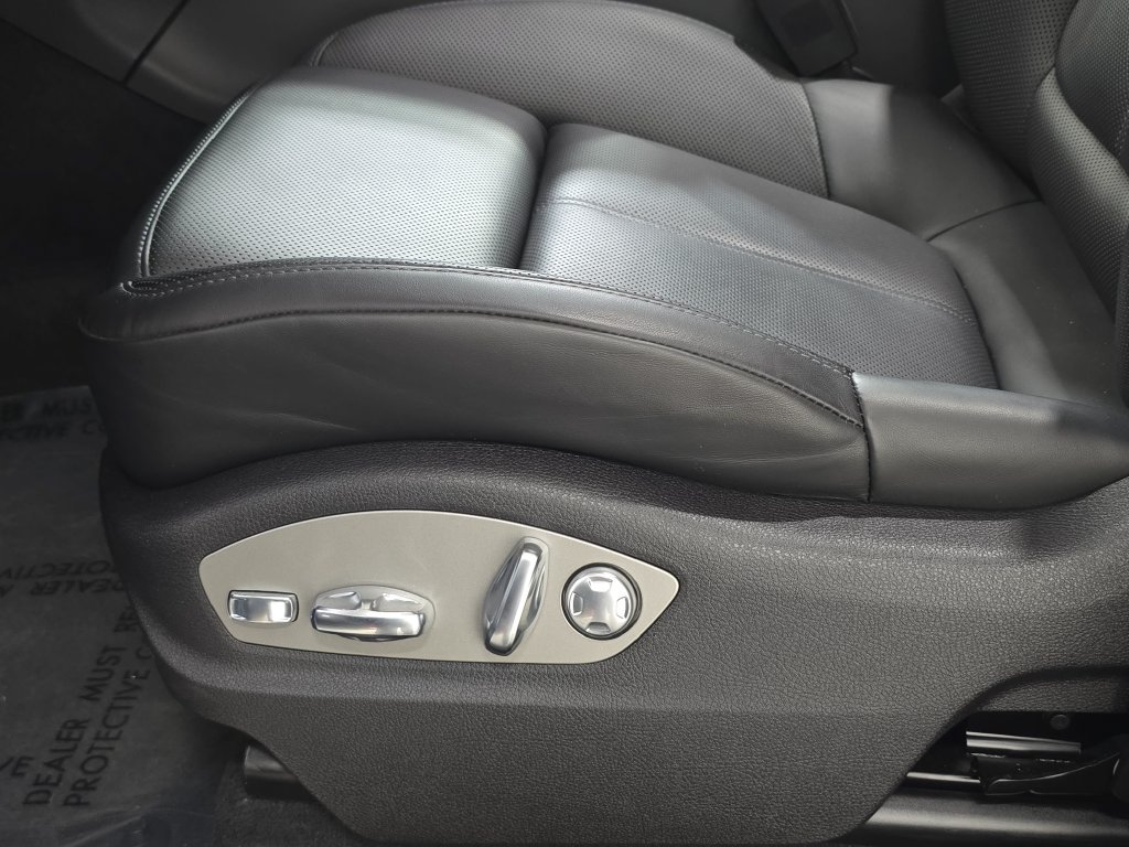 Certified 2026 Porsche Macan AWD/4WD image 23