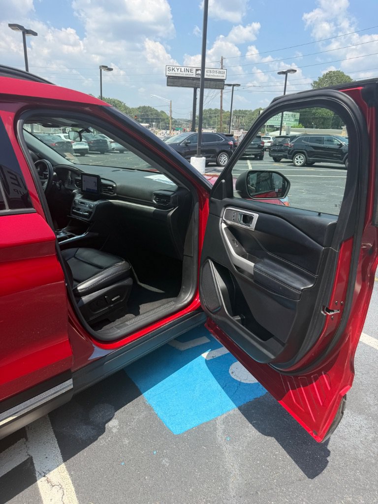Used 2021 Ford Explorer XLT w/ Equipment Group 202A AWD/4WD image 31