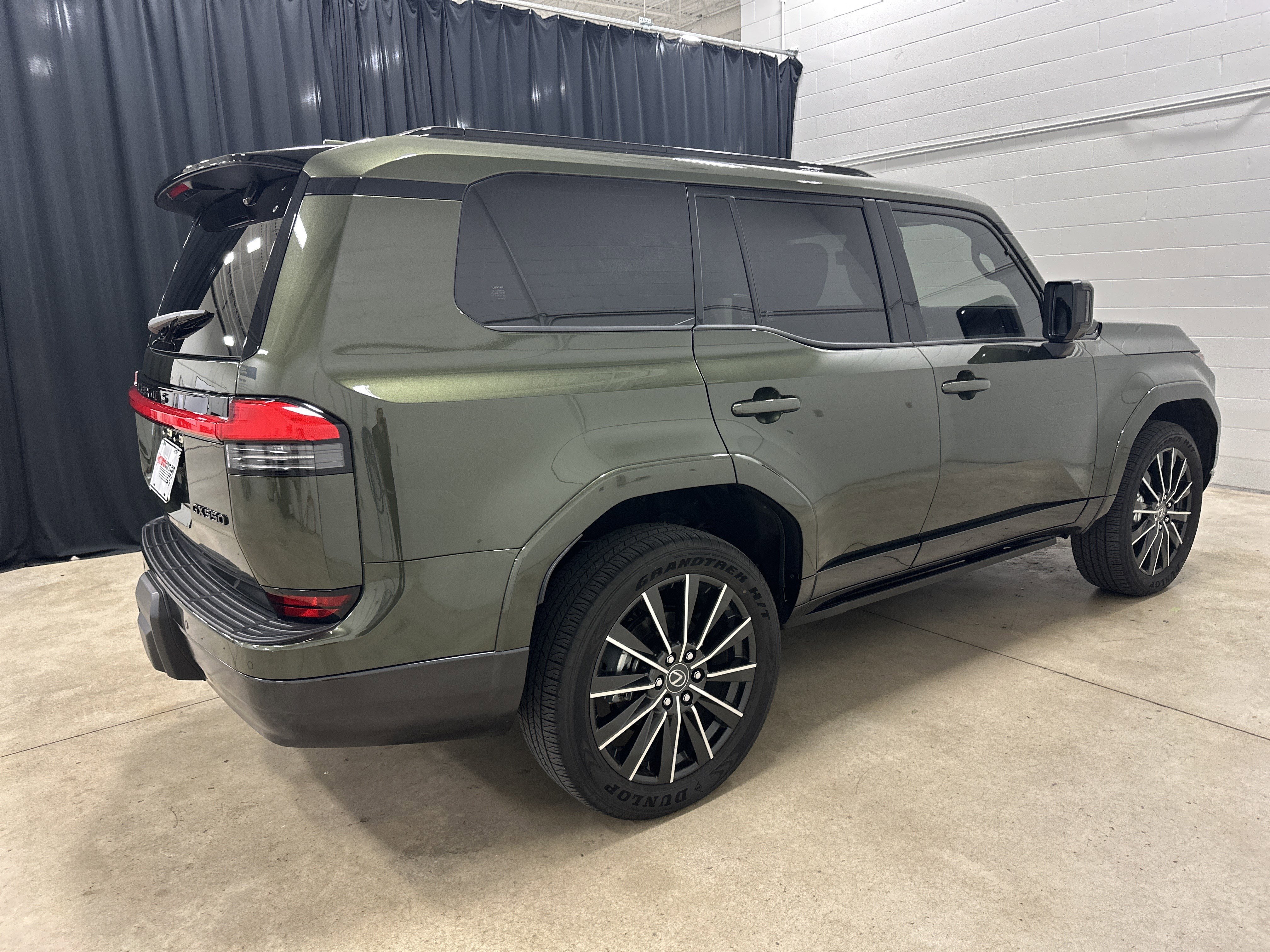 Used 2025 Lexus GX 550 w/ Accessory Package (2T) AWD/4WD image 12