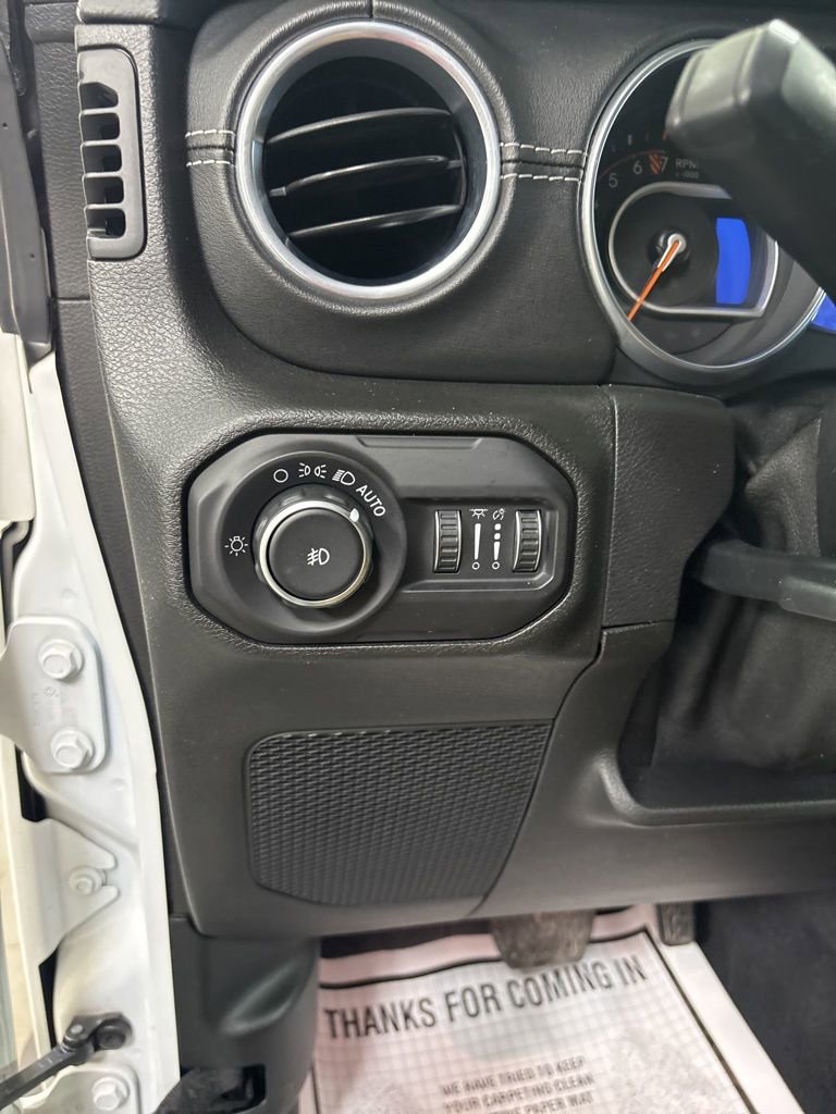 Used 2018 Jeep Wrangler Unlimited Sahara image 10