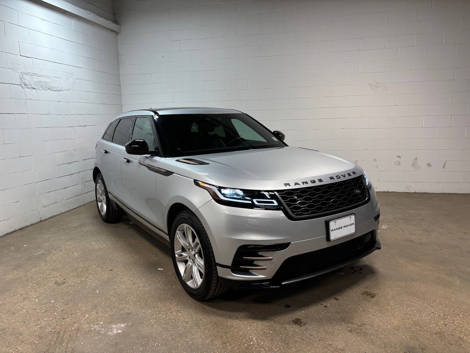 Used 2023 Land Rover Range Rover Velar R-Dynamic S AWD/4WD image 4