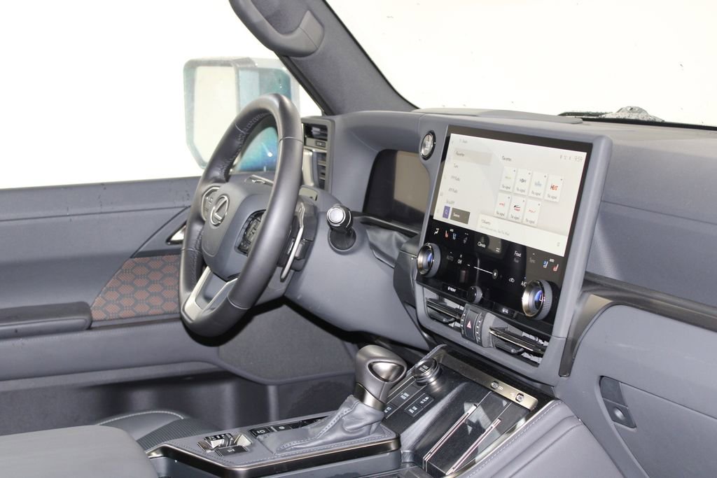 Used 2024 Lexus GX 550 AWD/4WD image 32