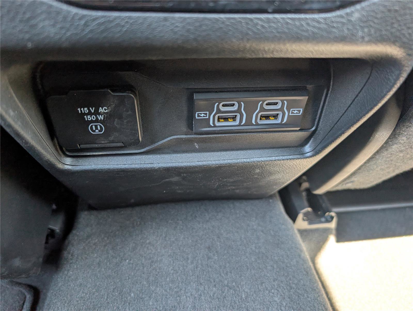 Used 2023 Jeep Grand Cherokee Altitude image 15
