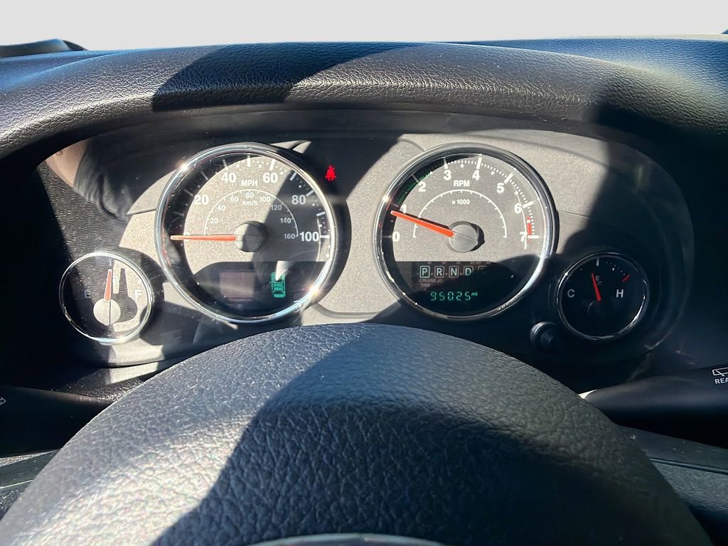 Used 2017 Jeep Wrangler Unlimited Sahara w/ Connectivity Group AWD/4WD image 31