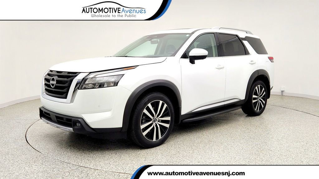 Used 2025 Nissan Pathfinder Platinum