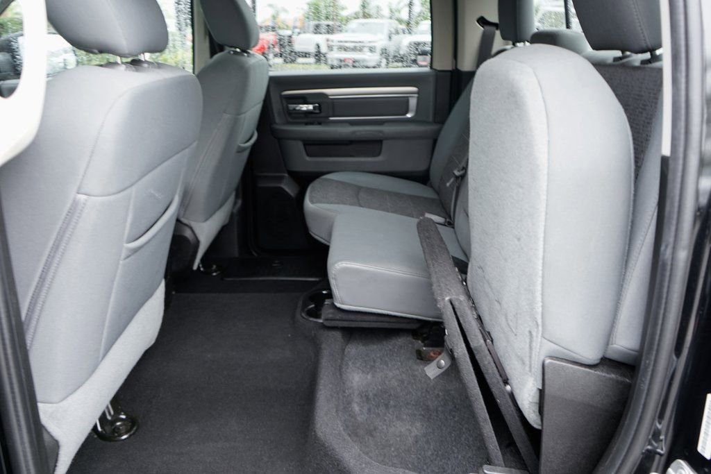 Used 2020 RAM 1500 Classic SLT w/ Luxury Group RWD image 32