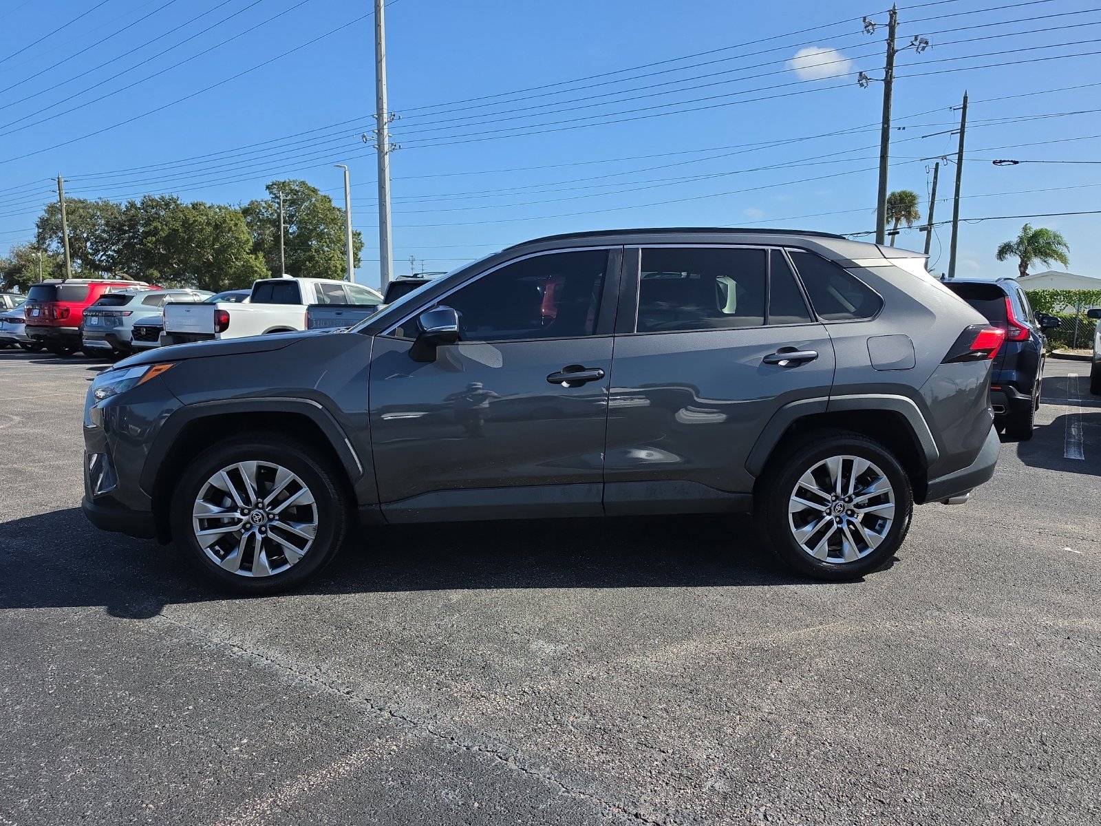 Used 2022 Toyota RAV4 XLE Premium AWD/4WD image 6
