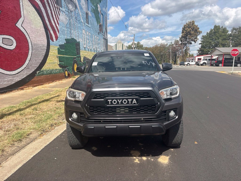 Used 2019 Toyota Tacoma TRD Off-Road AWD/4WD image 11