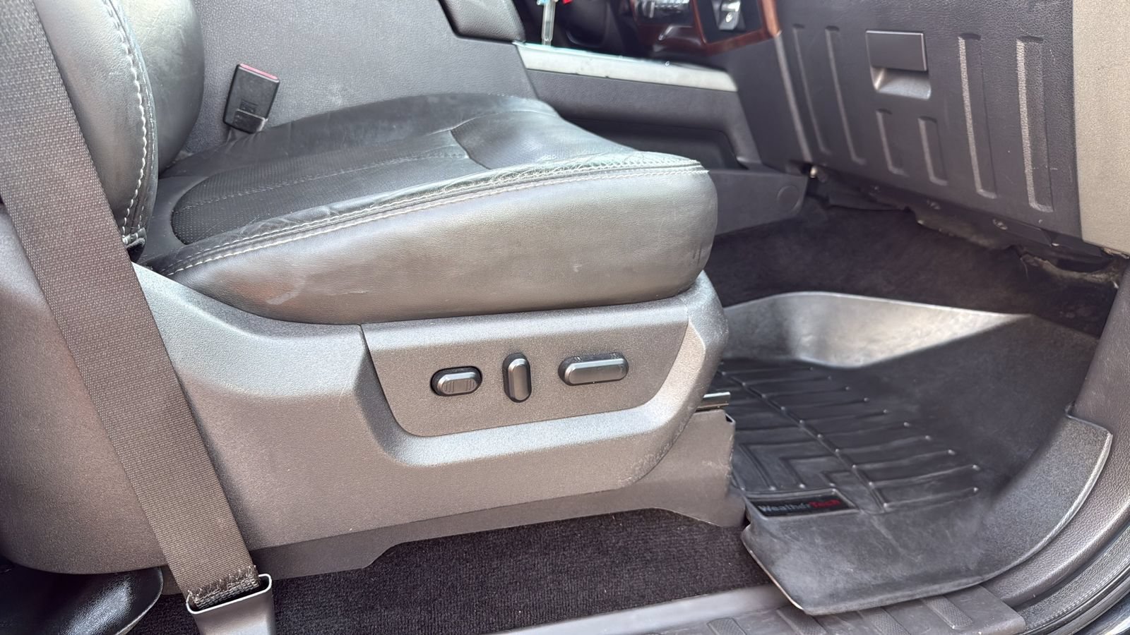 Used 2011 Ford F250 Lariat w/ Lariat Interior Pkg AWD/4WD image 24